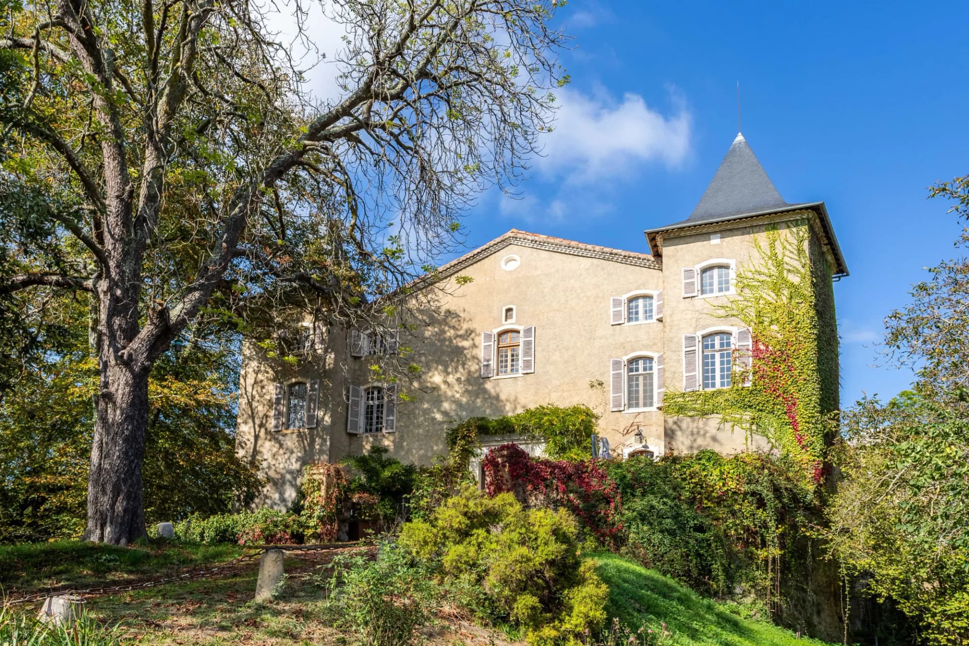 Château de Castelbon 1000.0 Sqm 7 Bedrooms