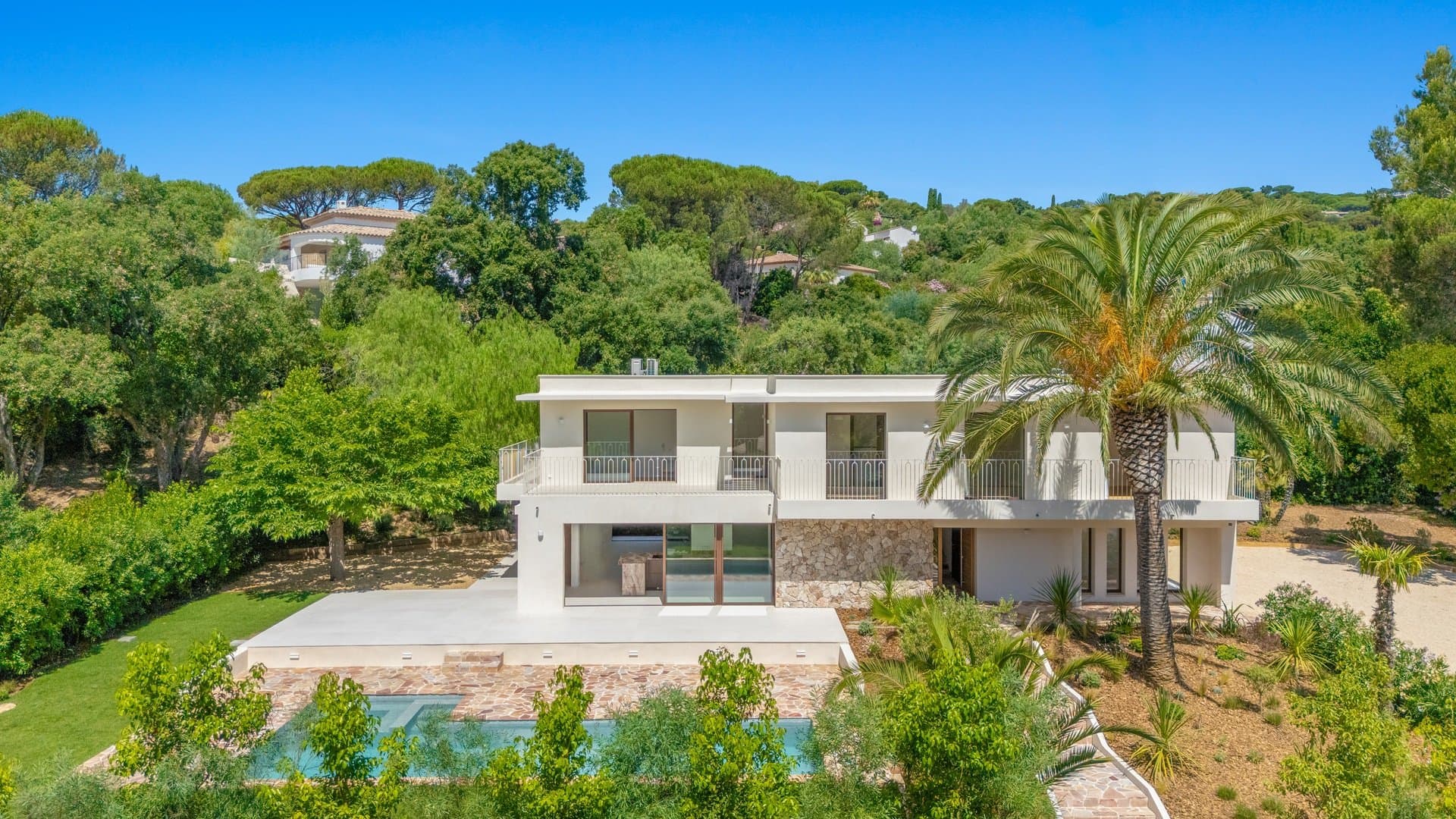 Exceptional Villa with Heated Pool and Jacuzzi Steps from Gigaro Beach