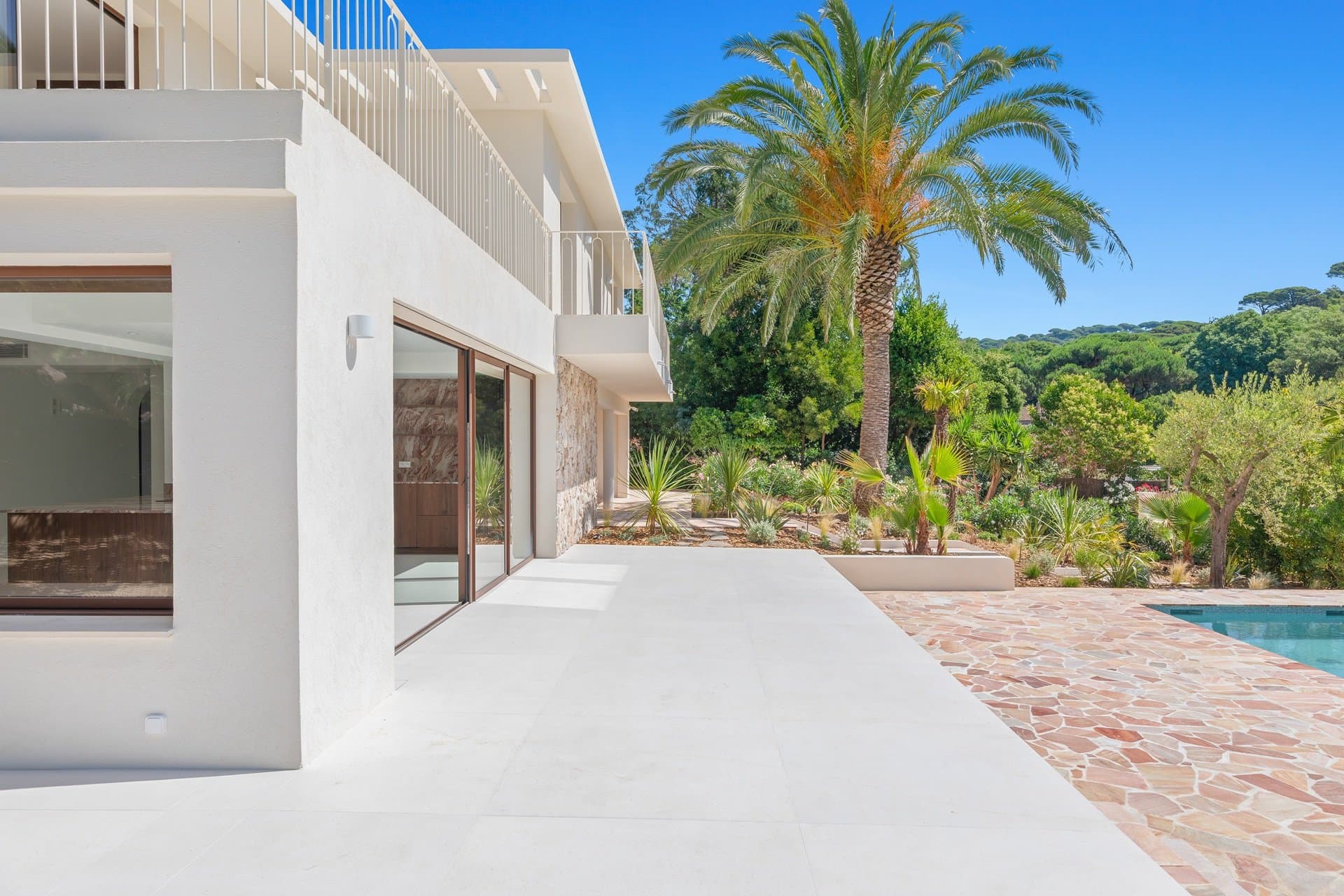 Exceptional Villa with Heated Pool and Jacuzzi Steps from Gigaro Beach 2