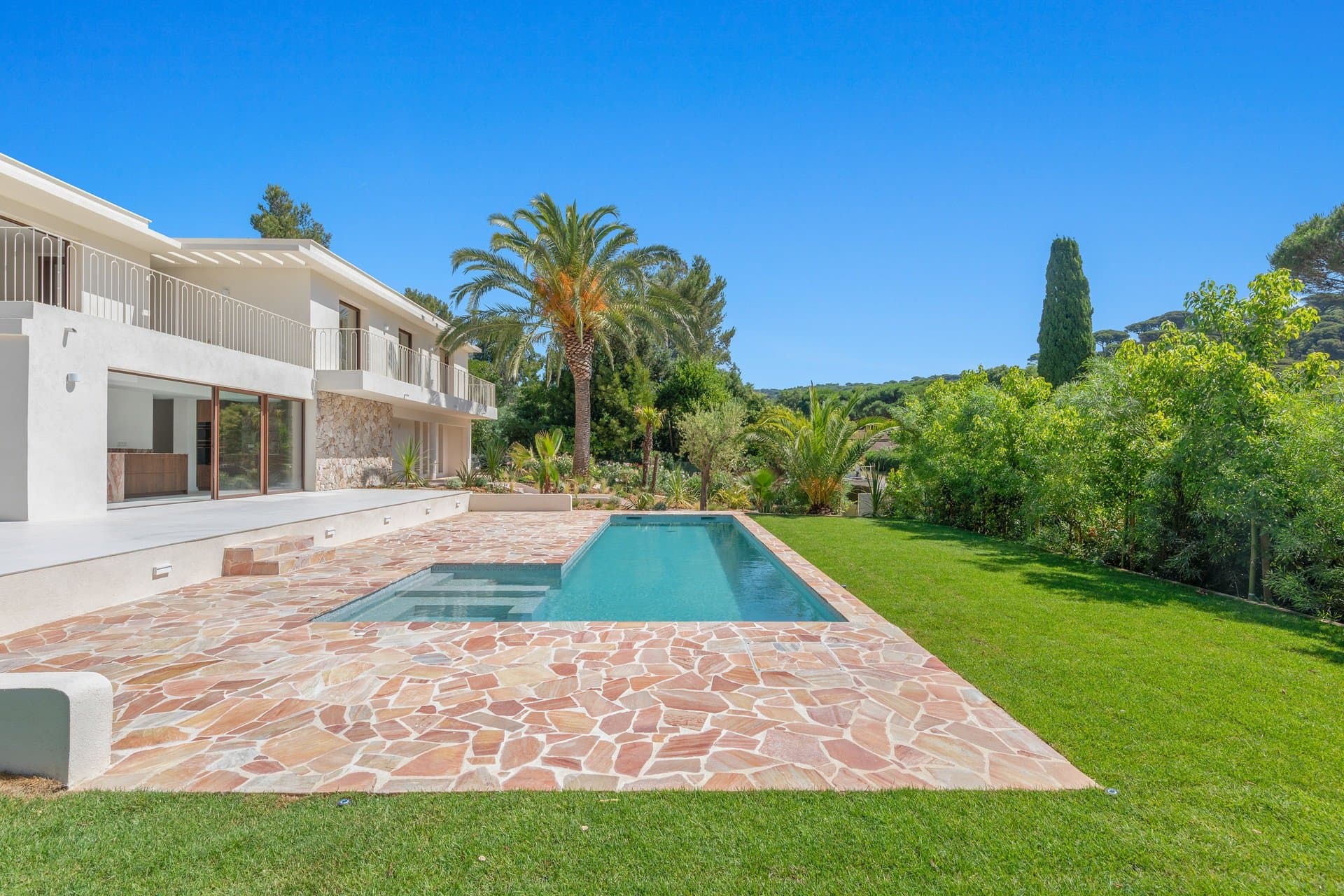 Exceptional Villa with Heated Pool and Jacuzzi Steps from Gigaro Beach 3