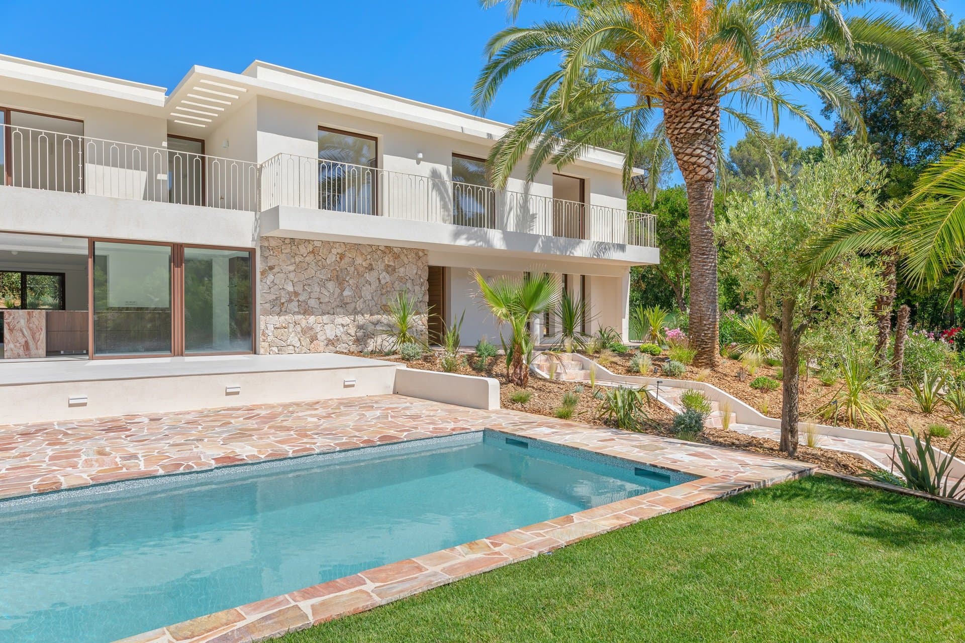 Exceptional Villa with Heated Pool and Jacuzzi Steps from Gigaro Beach 4