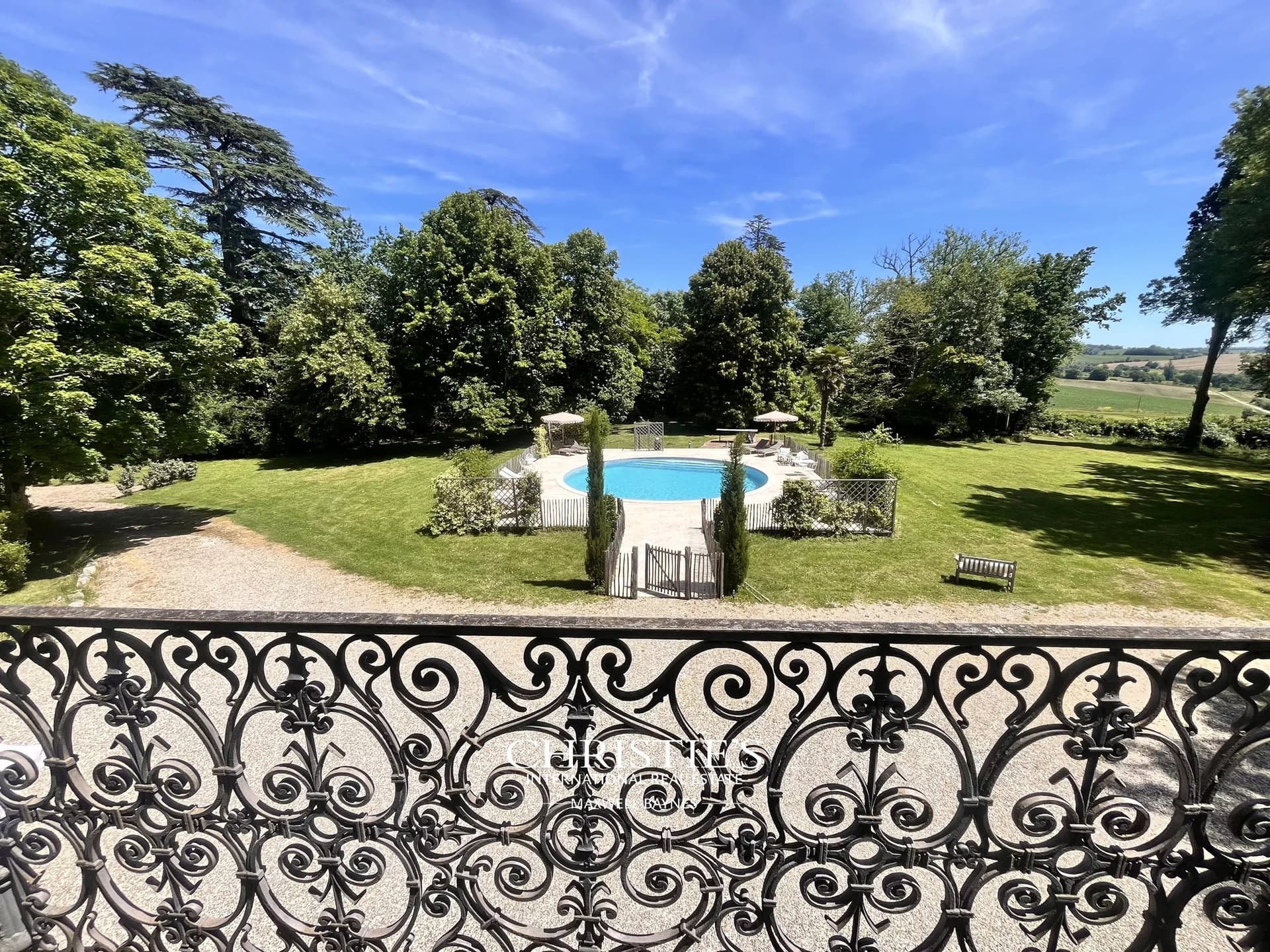 Historic Château With Seven En-Suite Bedrooms And Expansive Grounds 2