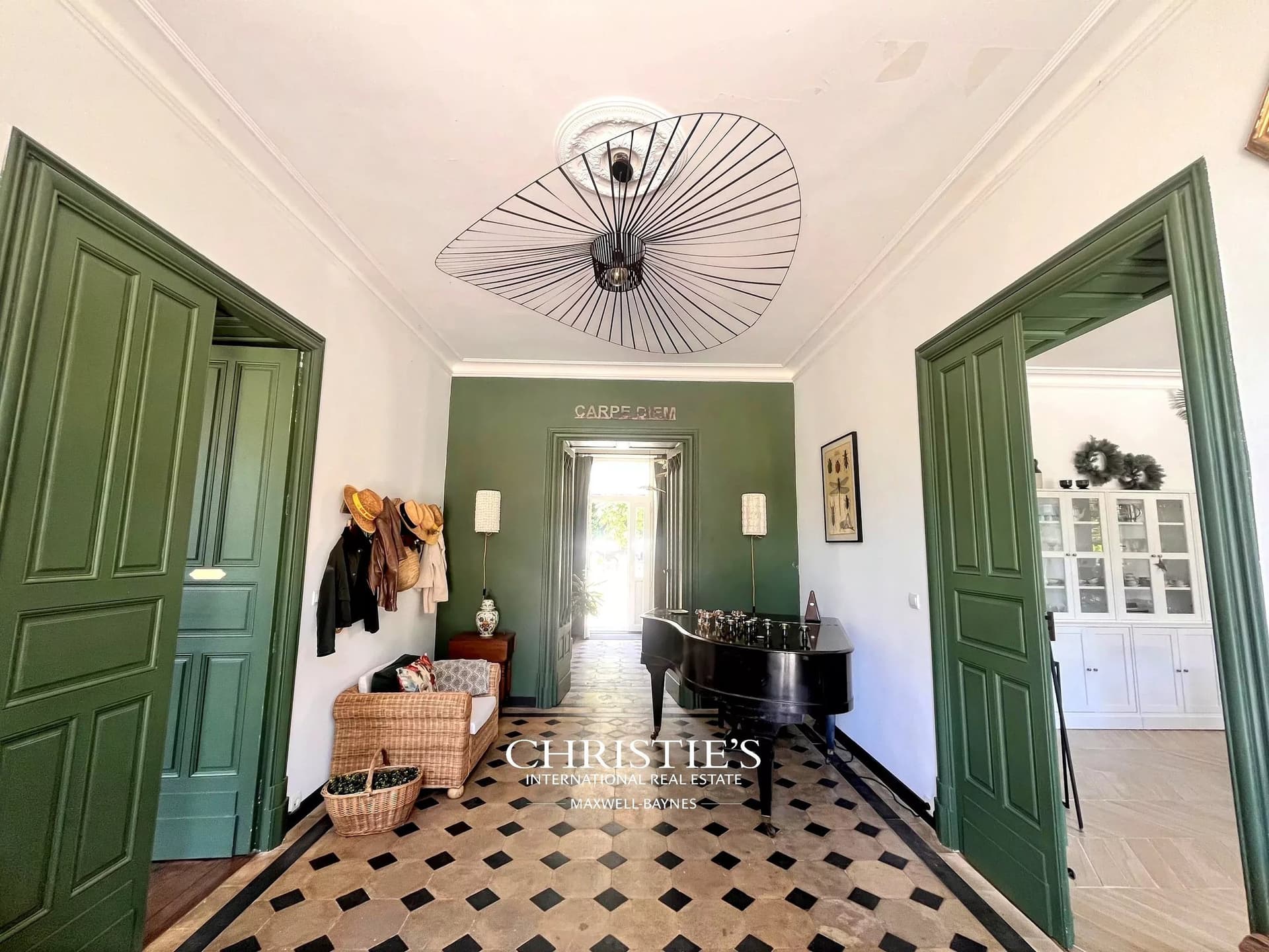 Historic Château With Seven En-Suite Bedrooms And Expansive Grounds 5