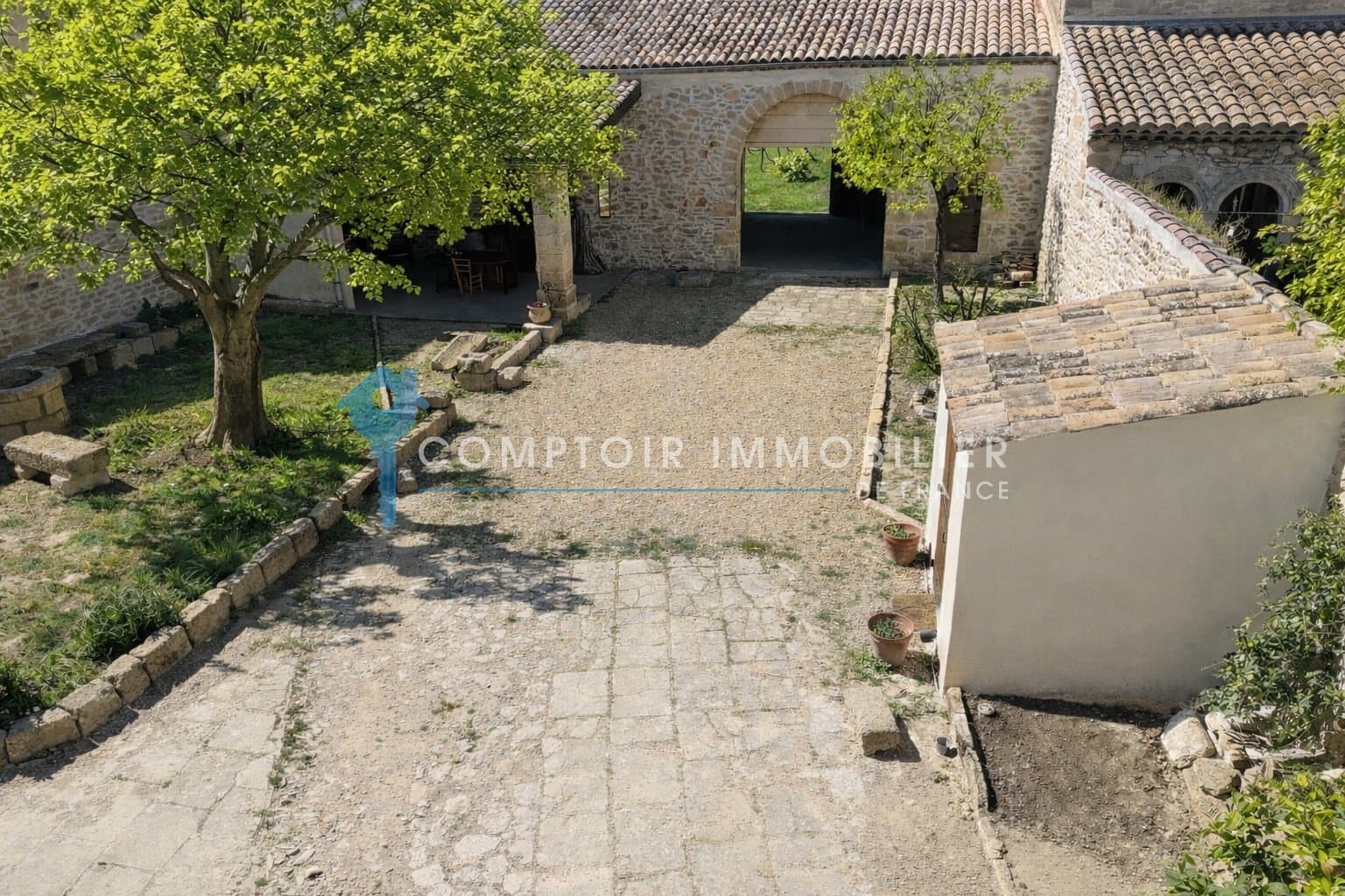 Charming Renovated Manor House With Outbuilding And Large Courtyard 4
