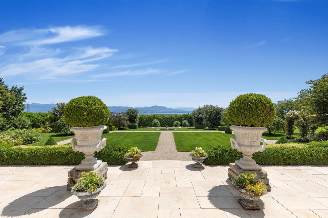 Majestic Castle Overlooking Lake Geneva With 7 Ensuite Bedrooms 2