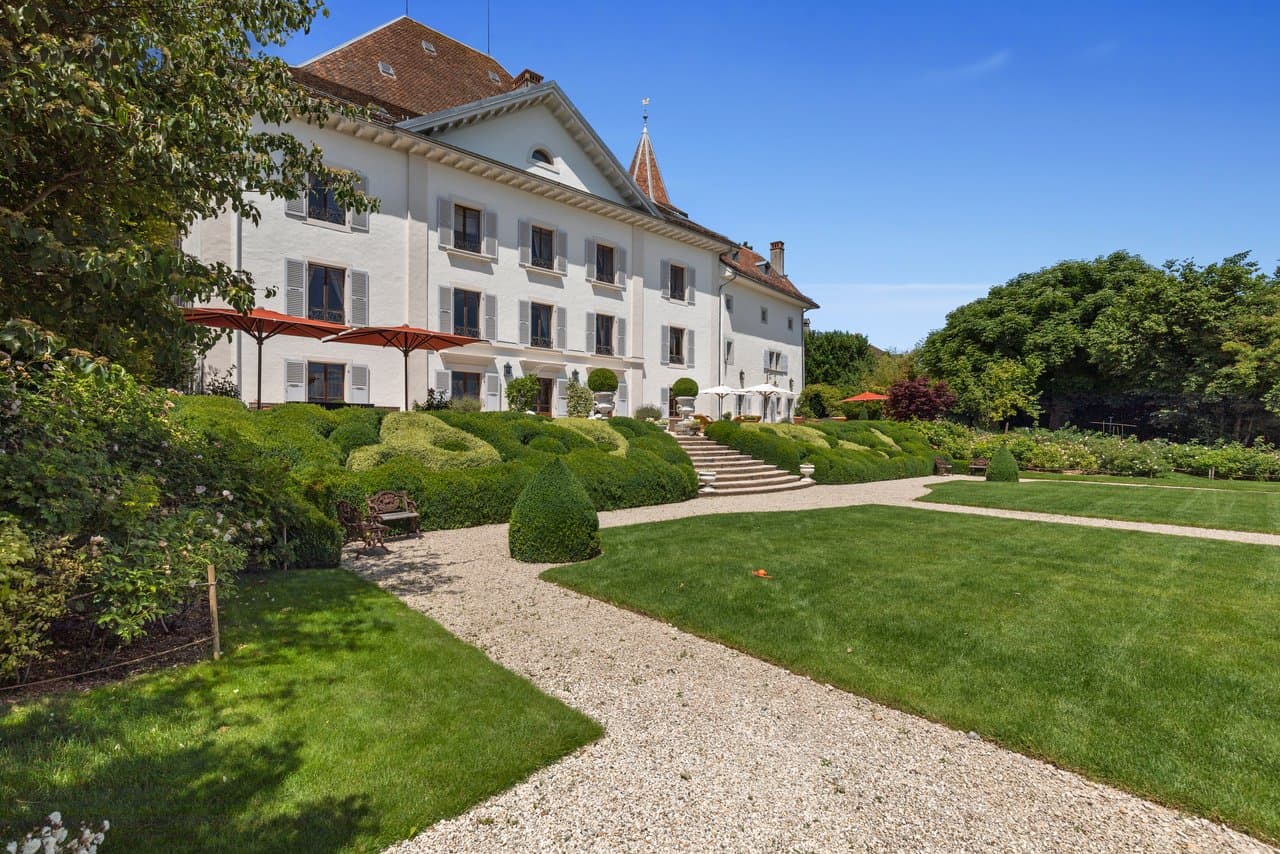 Majestic Castle Overlooking Lake Geneva With 7 Ensuite Bedrooms 3