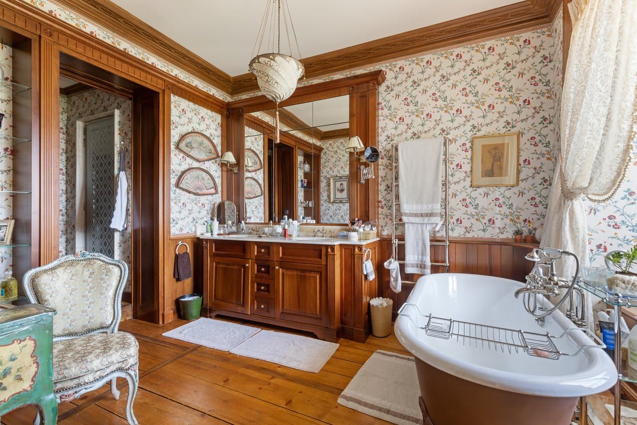 Majestic Castle Overlooking Lake Geneva With 7 Ensuite Bedrooms 5