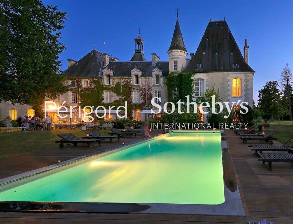 Magnificent 17th Century Château Set Within 60 Hectares of Gardens and Woods 3
