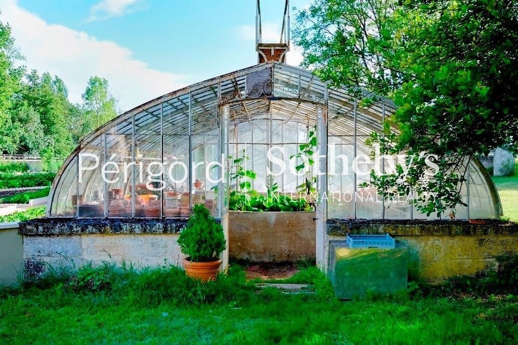 Magnificent 17th Century Château Set Within 60 Hectares of Gardens and Woods 4
