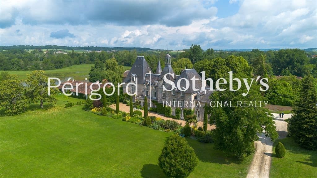 Magnificent 17th Century Château Set Within 60 Hectares of Gardens and Woods 4