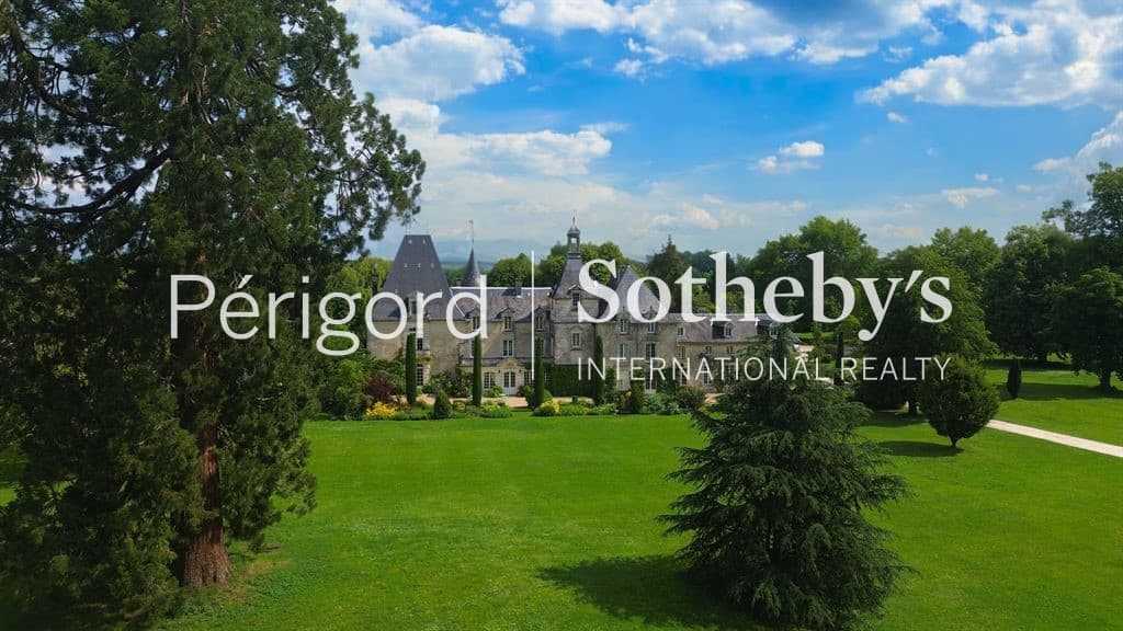 Magnificent 17th Century Château Set Within 60 Hectares of Gardens and Woods 5