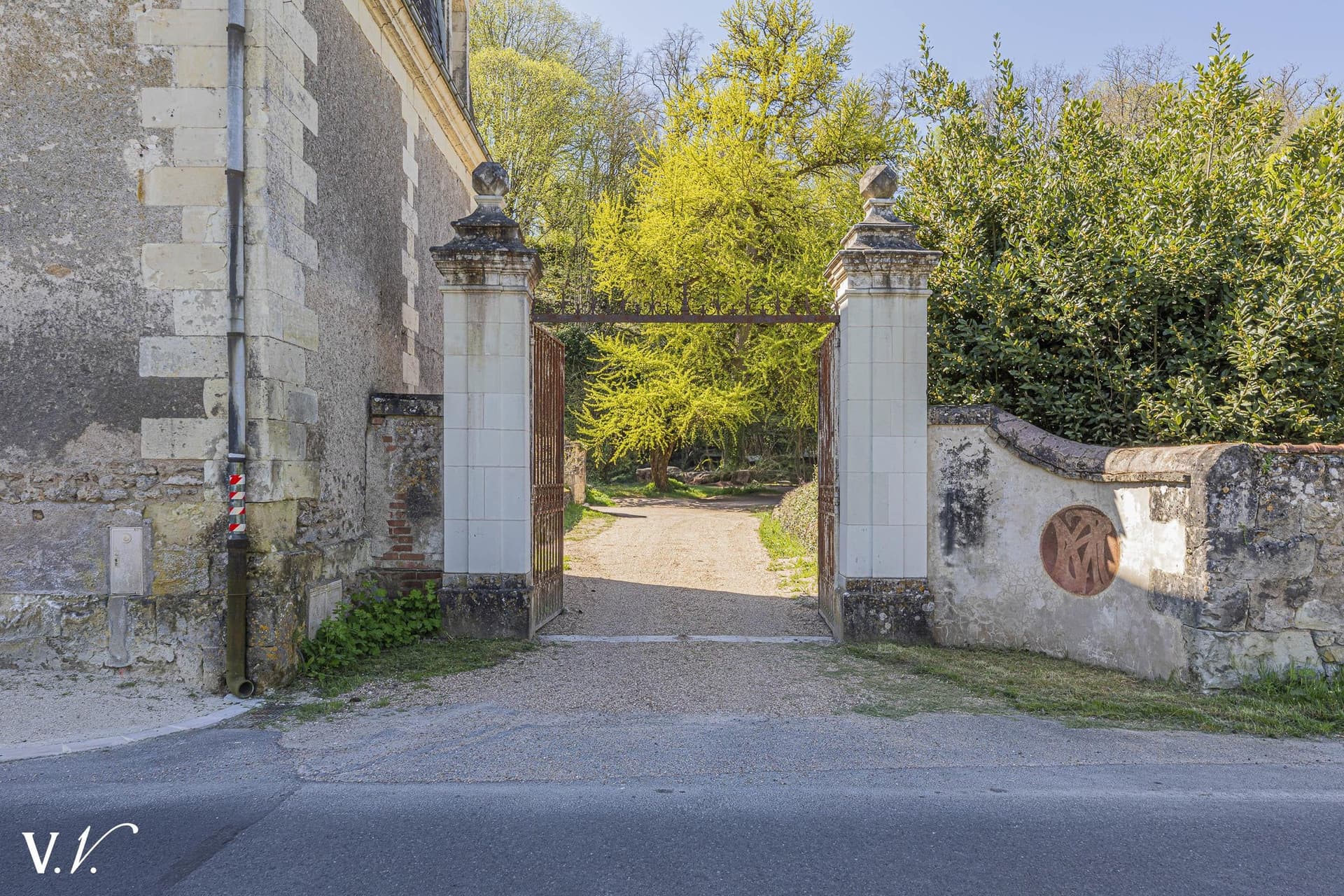 Charming Castle In Need Of Renovation With Development Potential 2