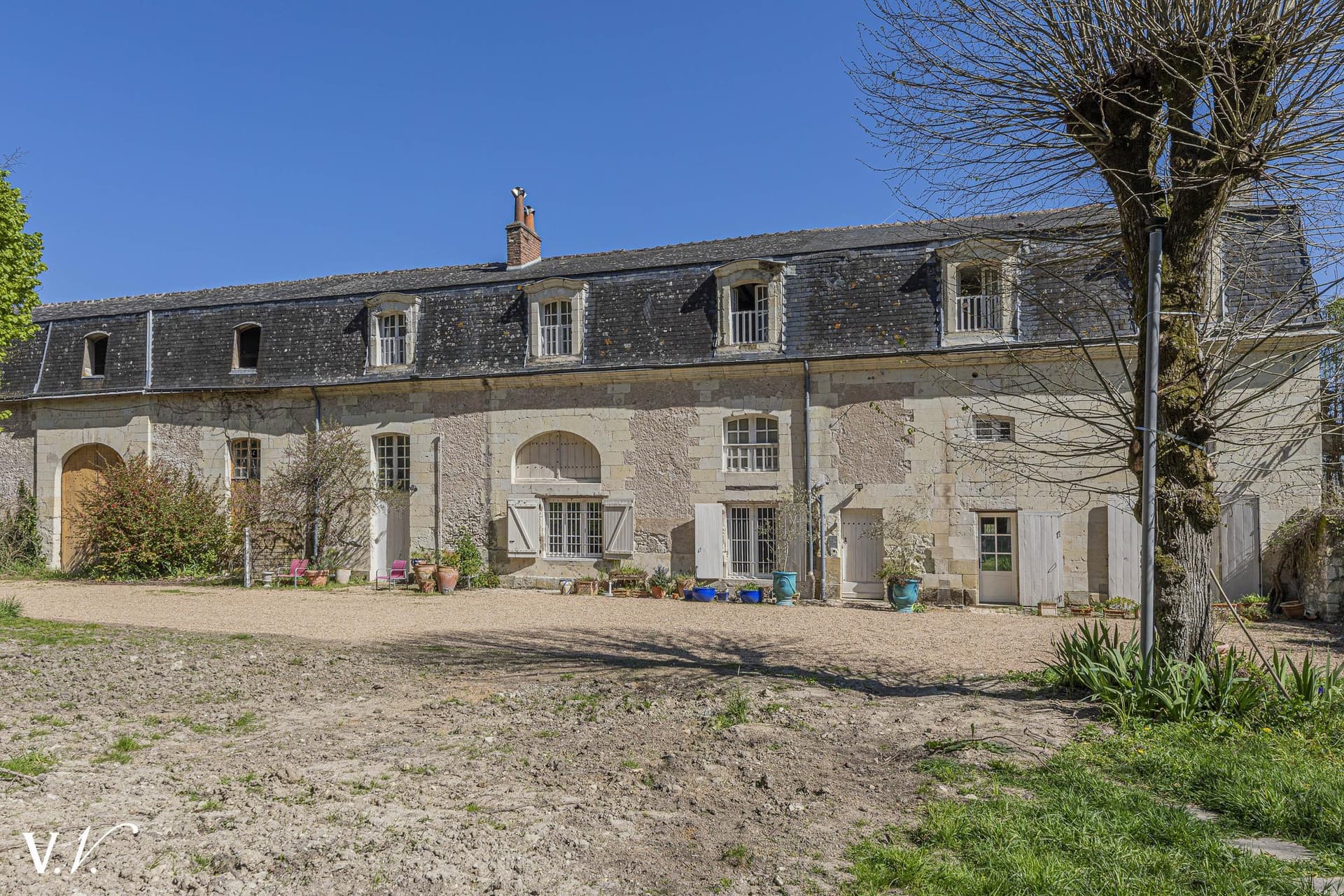 Charming Castle In Need Of Renovation With Development Potential 4