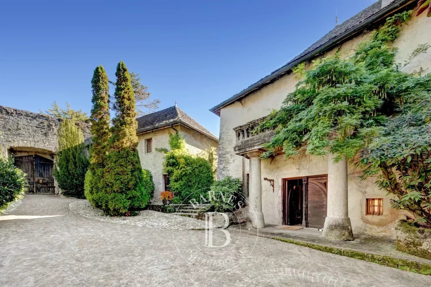 Historic 14th Century Castle With Guest House And Swimming Pool 4