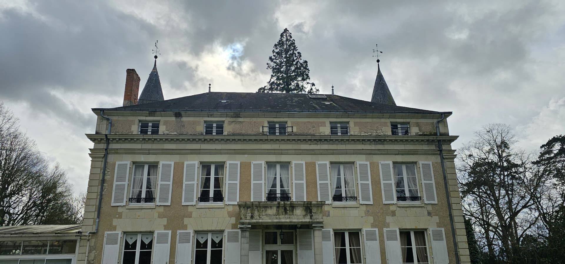 19th Century Château With Gîte, Caretaker's House And Swimming Pool 3
