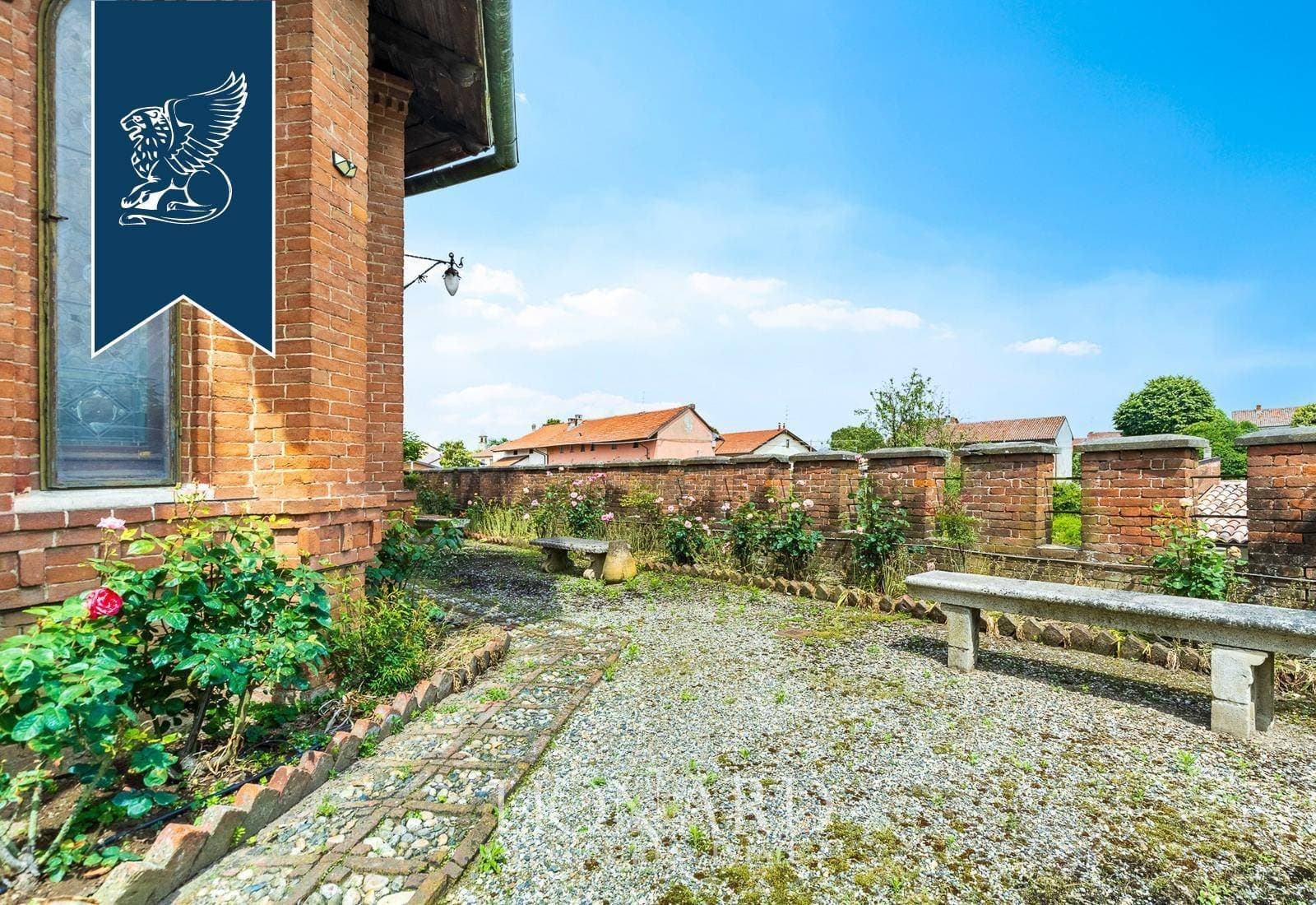 Remarkable Neo-Gothic Villa-Castle With Panoramic Views 4