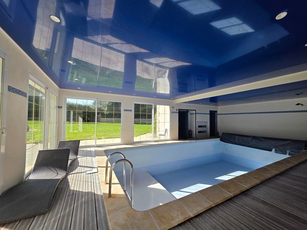 Elegant Manor With Swimming Pool And Gym Set In A 2 Hectare Park 2