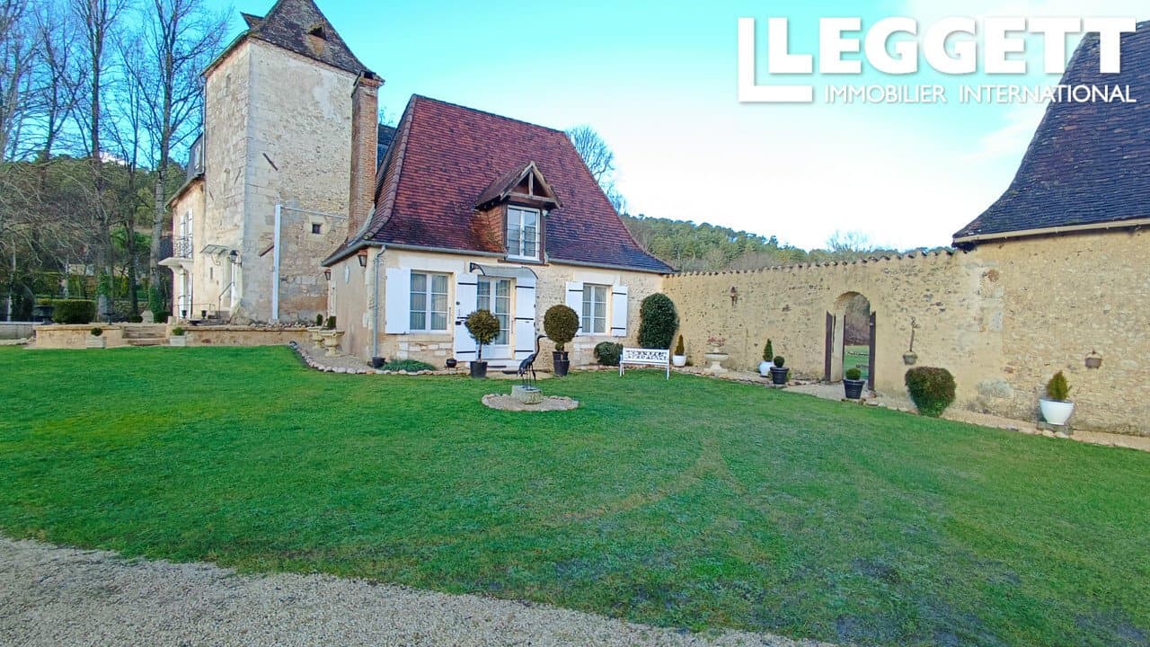 Historic Castle With 7 Bedrooms And Beautiful Grounds 2