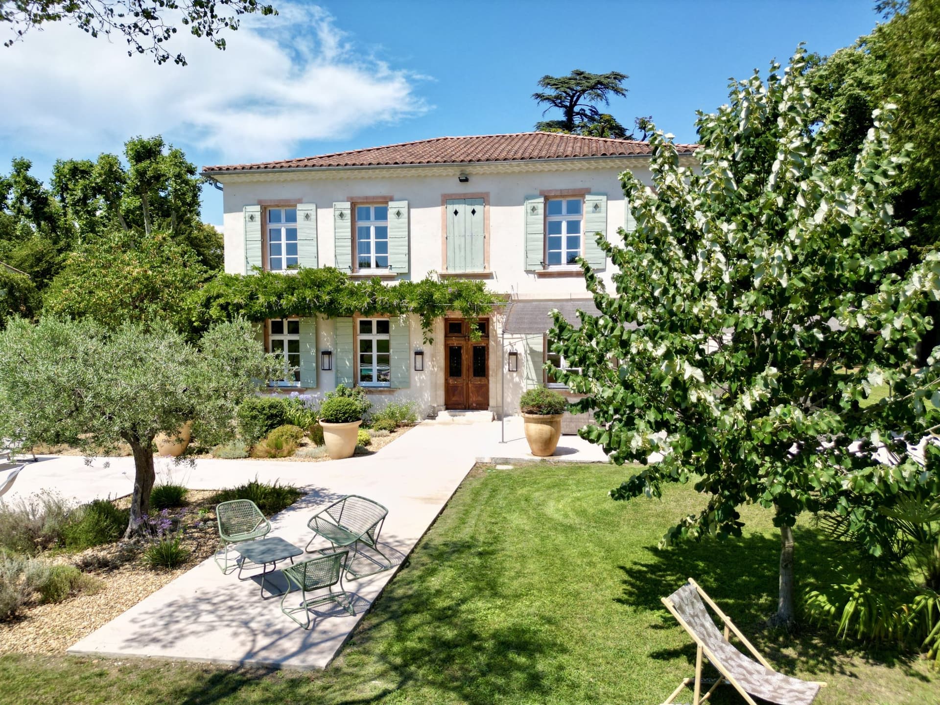 Renovated 19th Century Bourgeois House With Heated Pool — in Paris, France