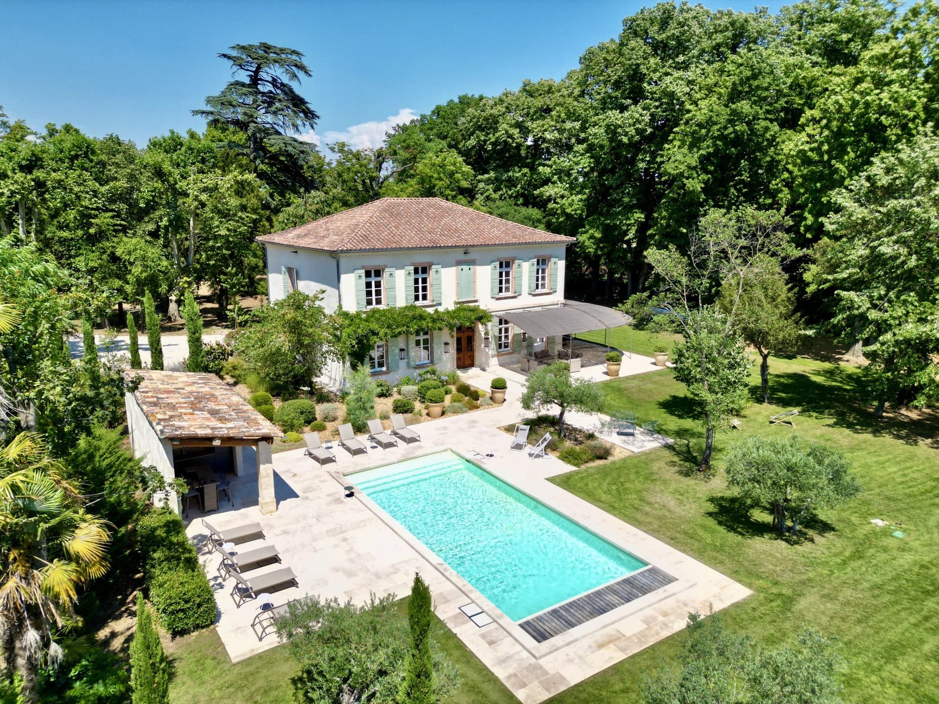 Renovated 19th Century Bourgeois House With Heated Pool 3