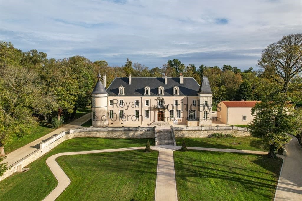 Exceptional 17th Century Château with Pool and Extensive Grounds — Château for sale in France