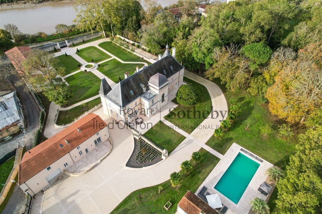 Exceptional 17th Century Château with Pool and Extensive Grounds 4