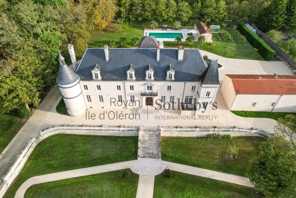 Exceptional 17th Century Château with Pool and Extensive Grounds 5