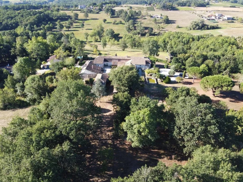 Exceptional Château With 11 Bedrooms And Swimming Pools 2