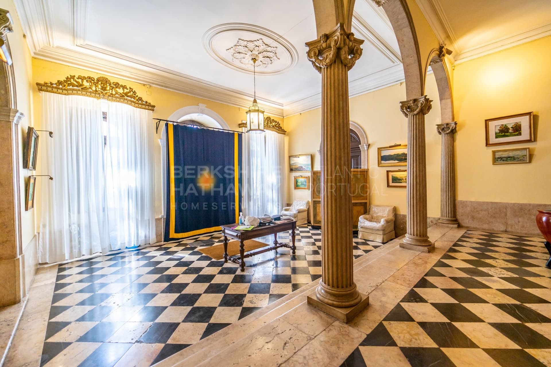 Neoclassical Mansion With Imposing Reception Hall In Príncipe Real 2