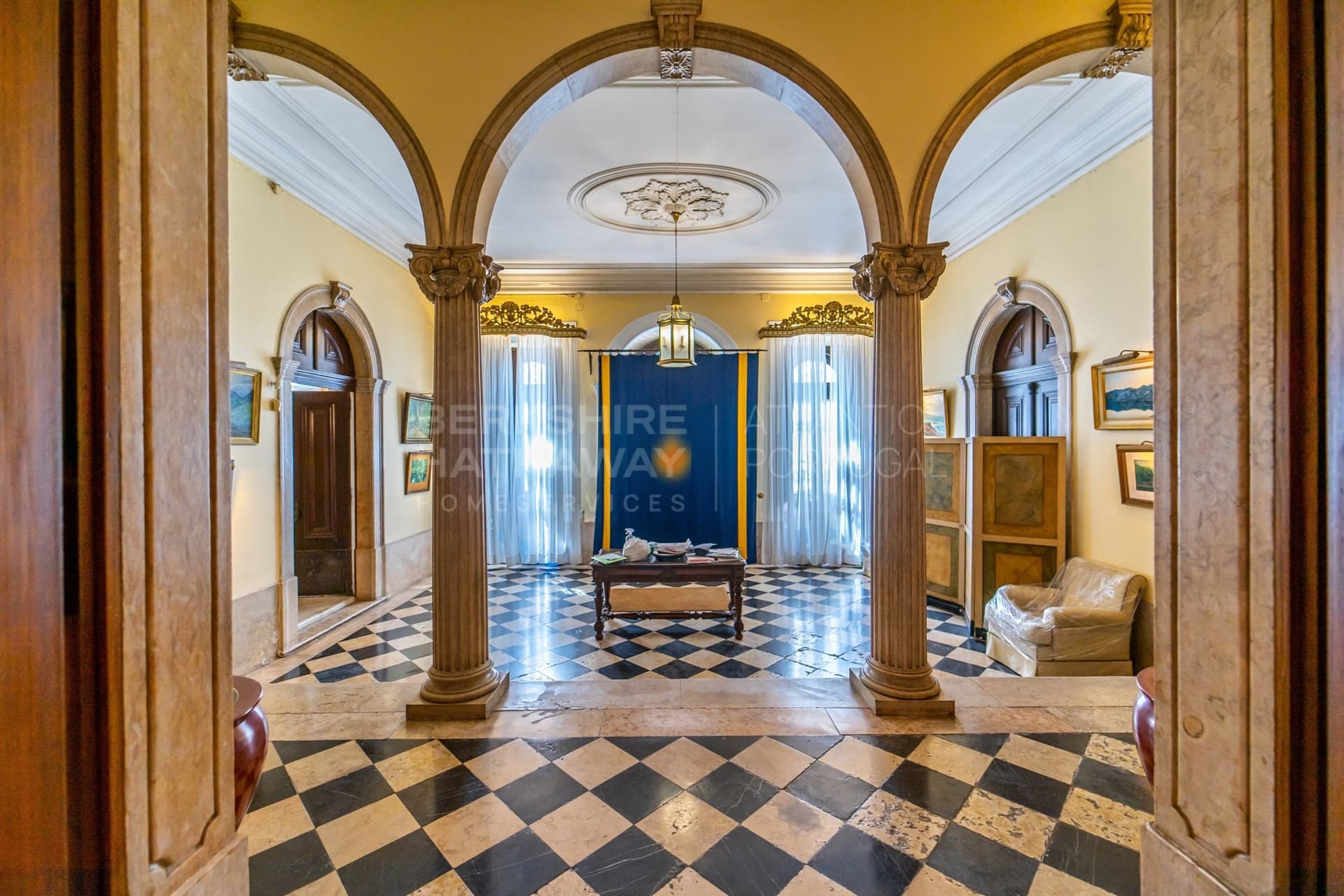 Neoclassical Mansion With Imposing Reception Hall In Príncipe Real 3