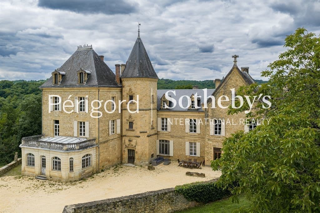 Exceptional Castle in the Heart of the Dordogne Valley