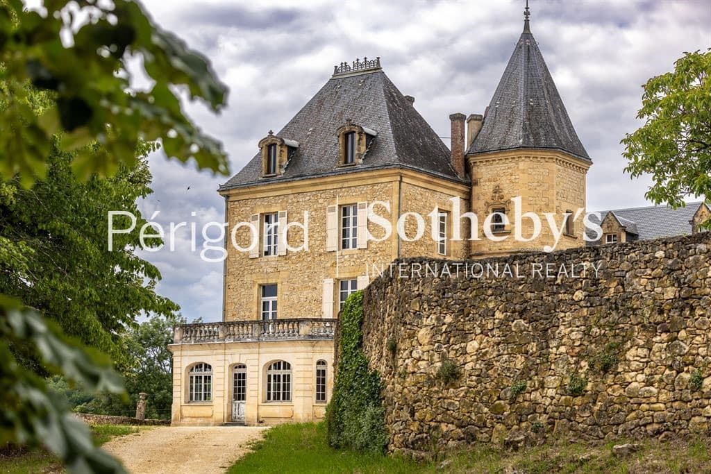 Exceptional Castle in the Heart of the Dordogne Valley 2