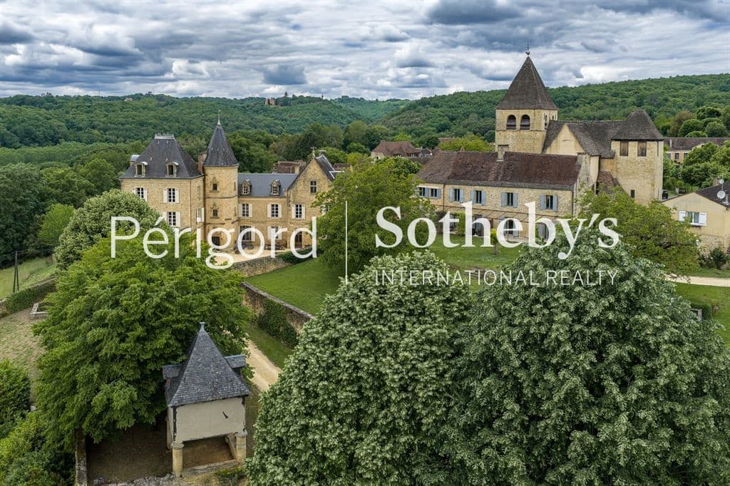 Exceptional Castle in the Heart of the Dordogne Valley 3