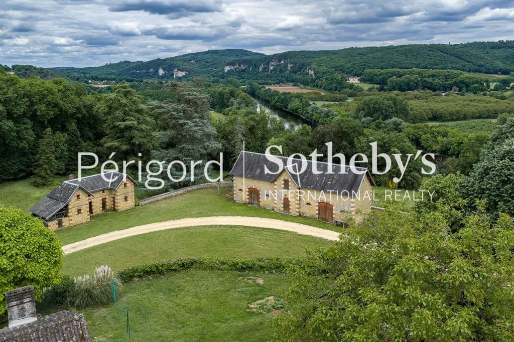 Exceptional Castle in the Heart of the Dordogne Valley 4