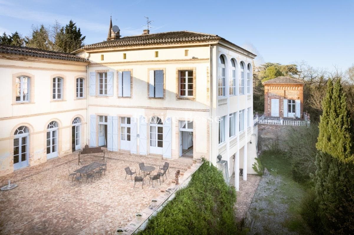 18th Century Château With Swimming Pool And Panoramic Views 2