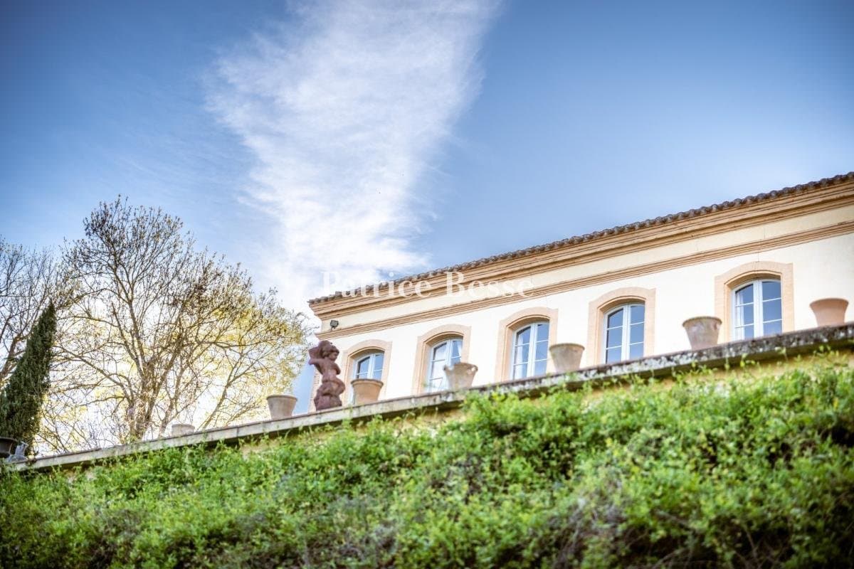 18th Century Château With Swimming Pool And Panoramic Views 3