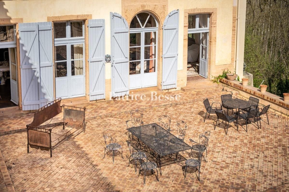 18th Century Château With Swimming Pool And Panoramic Views 5