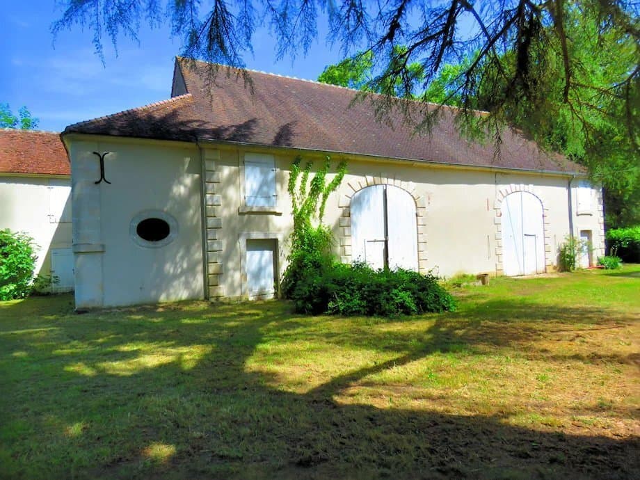 17th Century Château With Stunning Views And Extensive Grounds 3