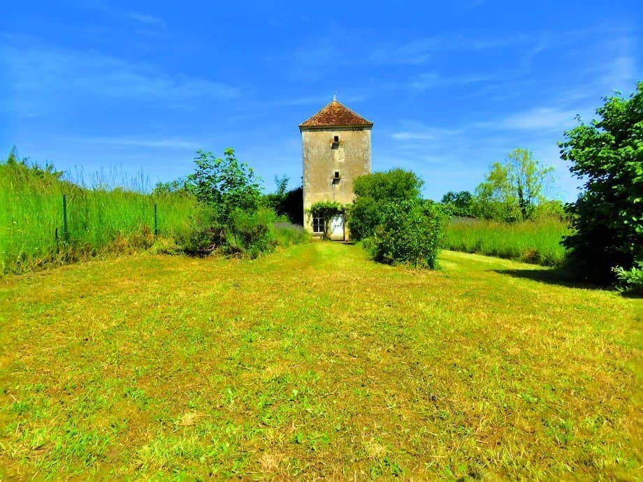 17th Century Château With Stunning Views And Extensive Grounds 4