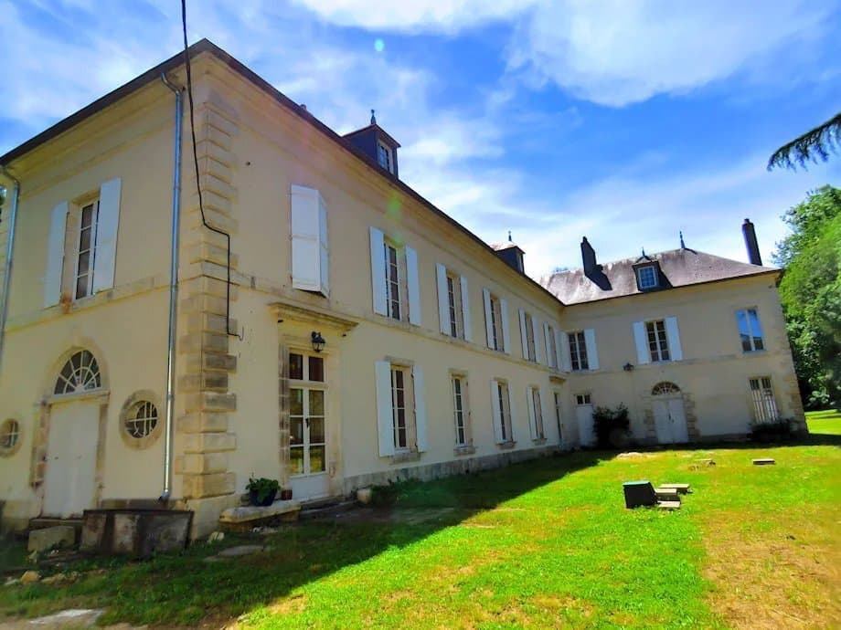 17th Century Château With Stunning Views And Extensive Grounds 5