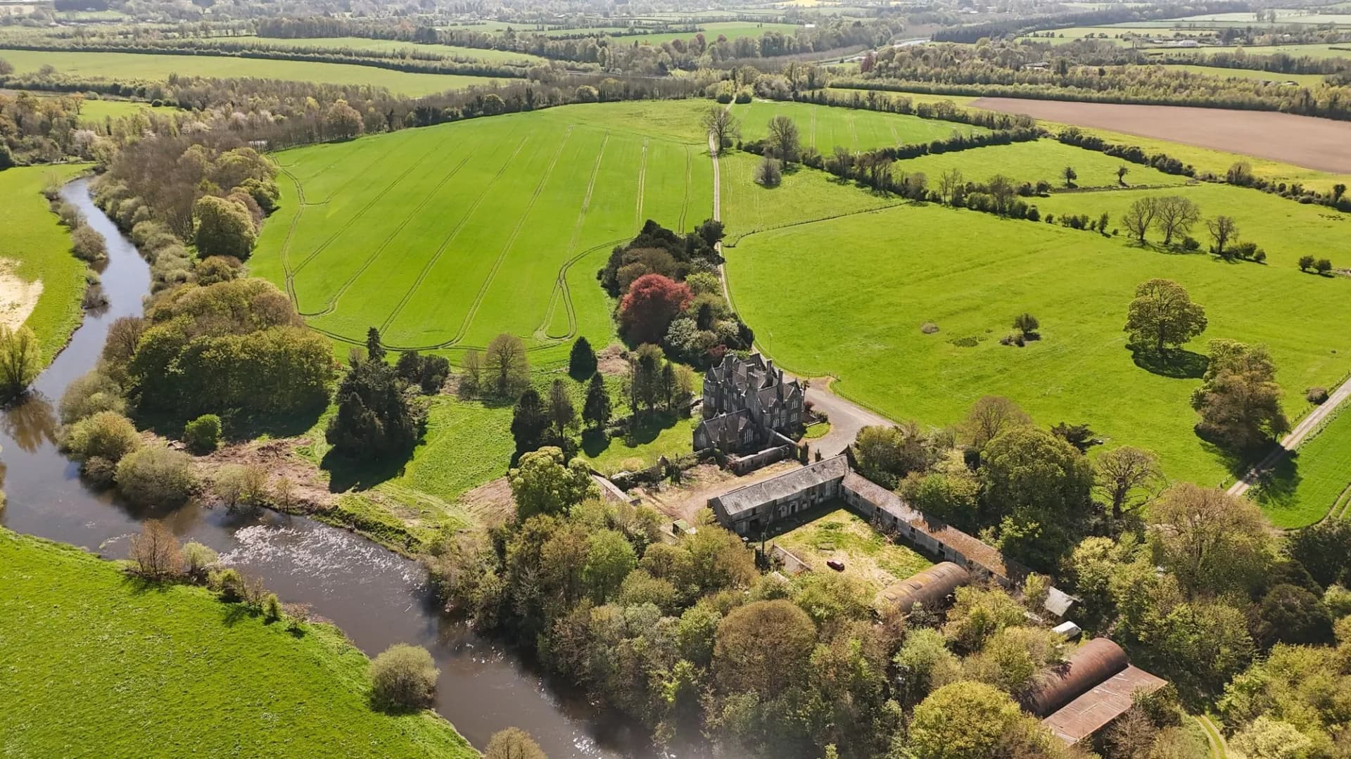 Historic Tudor Revival Residence Set on 80.5 Hectares with River Frontage 3