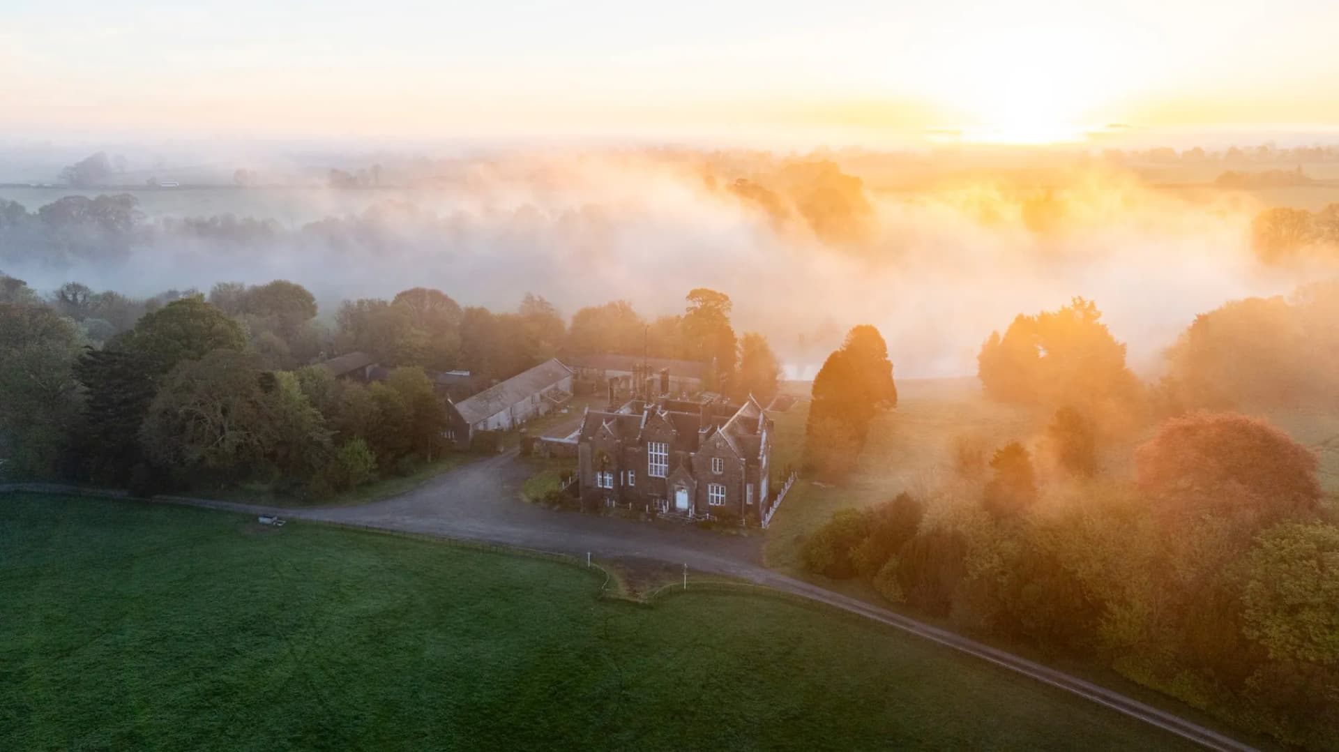 Historic Tudor Revival Residence Set on 80.5 Hectares with River Frontage 4