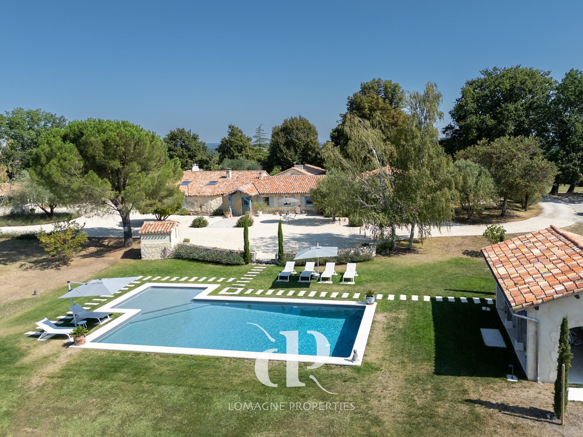 Elegant Country Estate With Independent Gîte And Two Swimming Pools 5