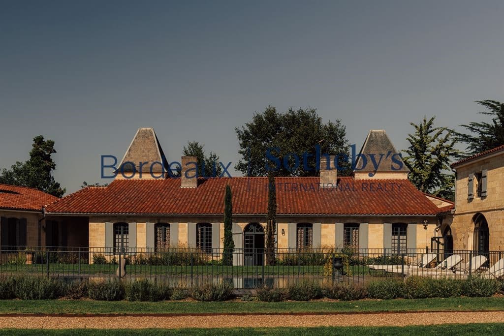 Elegant 18th Century Castle With Swimming Pool