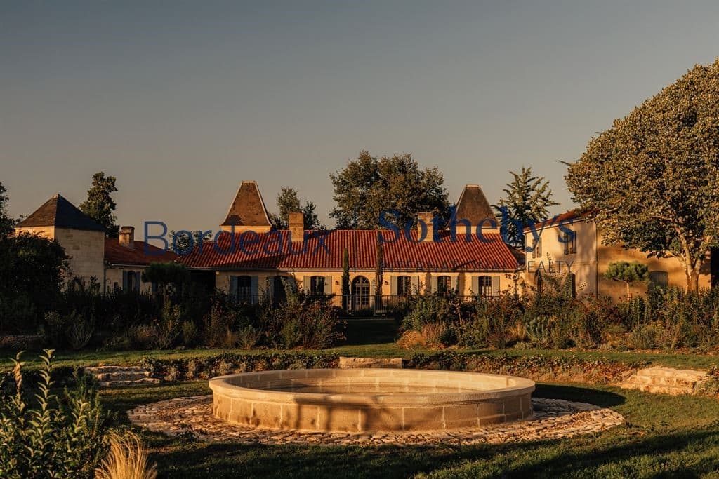 Elegant 18th Century Castle With Swimming Pool 4