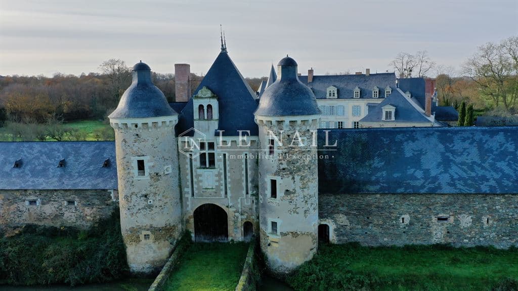 Historic 15th Century Château With Extensive Grounds 4