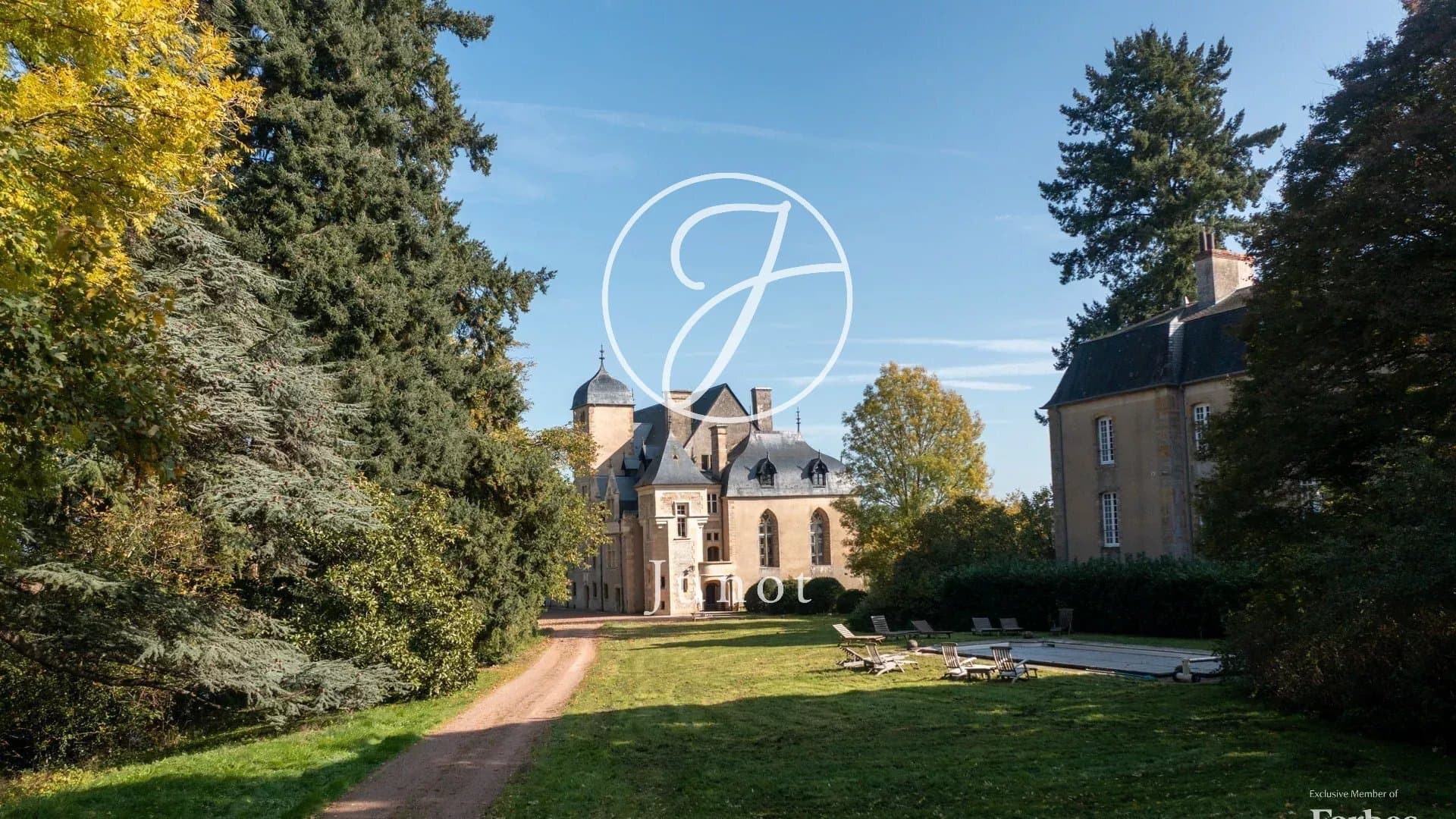 Historic Château With Extensive Grounds And Wellness Facilities 5