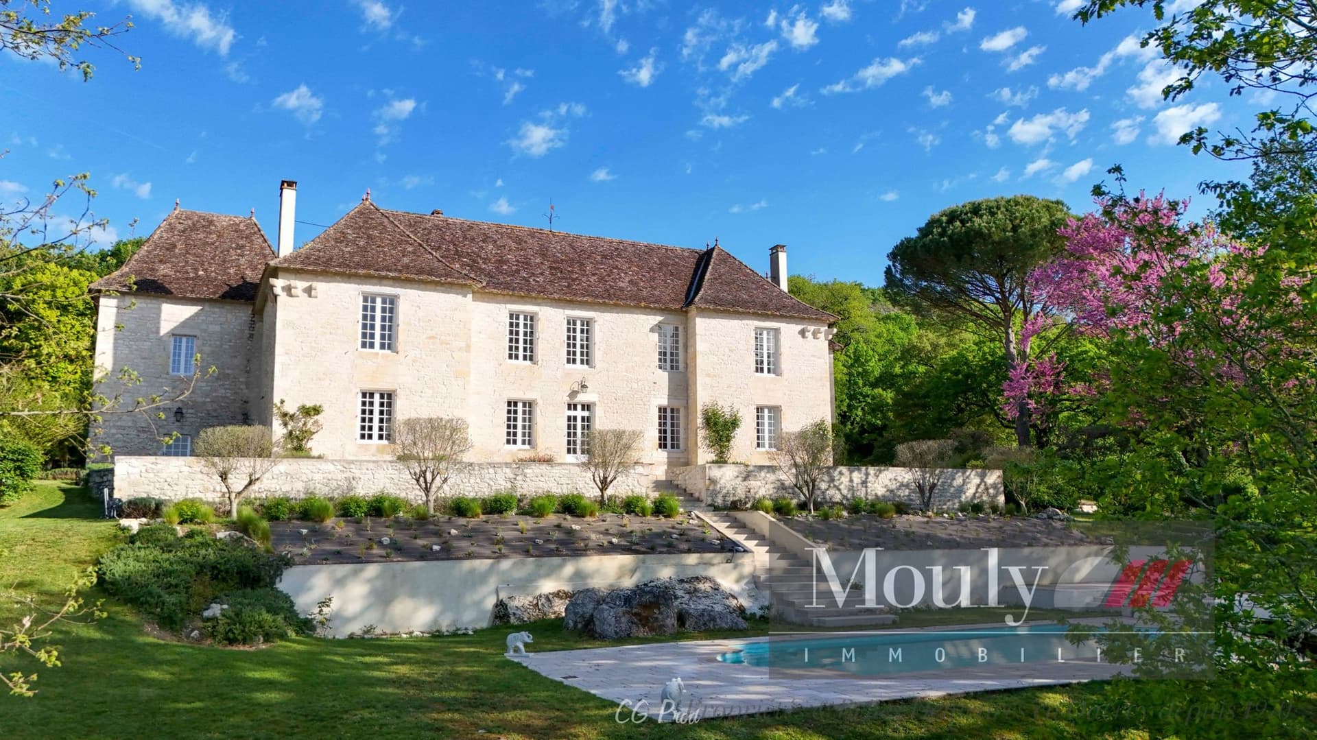 Exceptional Estate with Historic Roots and Modern Comfort 2