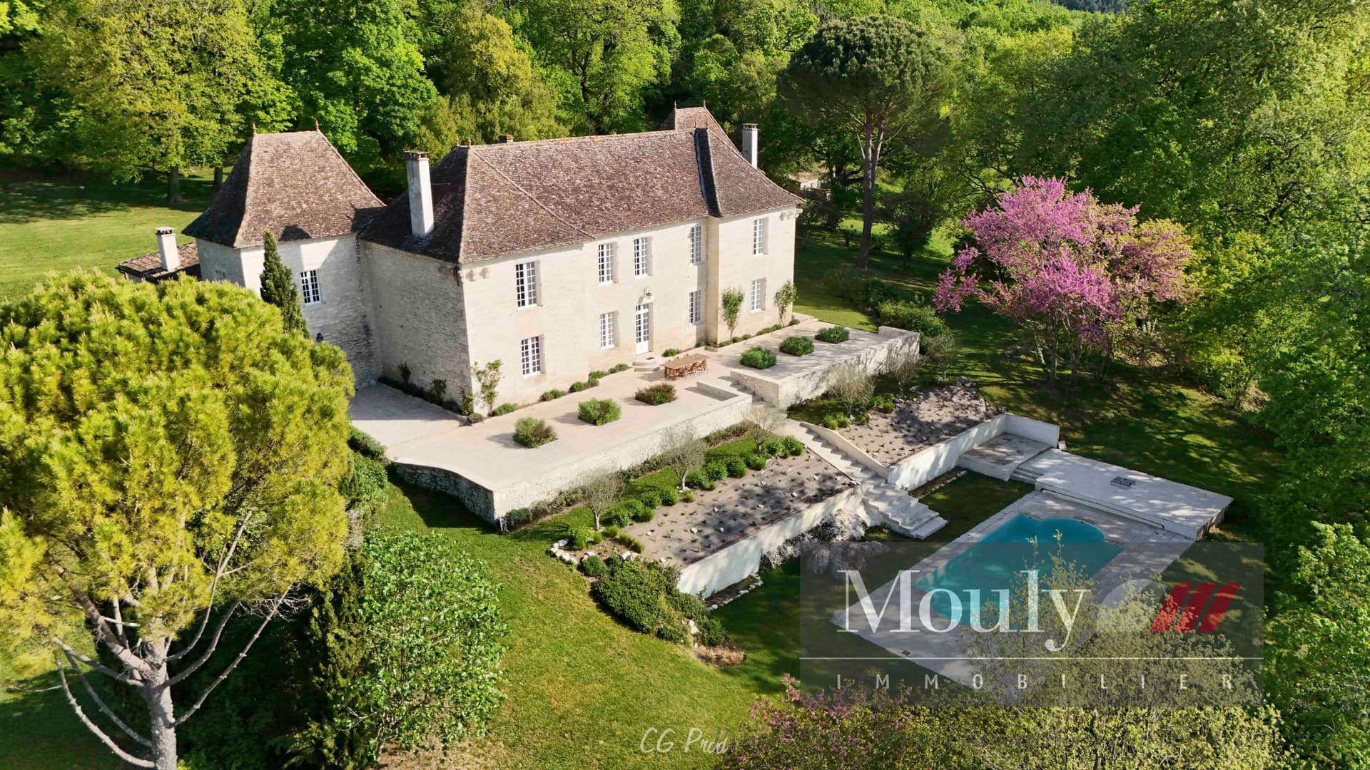Exceptional Estate with Historic Roots and Modern Comfort 3