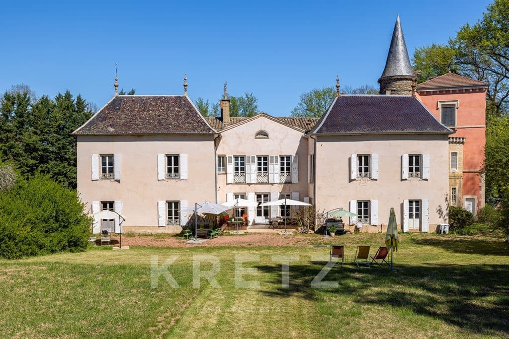 Elegant Château with 10 Bedrooms and Breathtaking Views in Beaujolais — Château for sale in Auvergne-Rhône-Alpes, France